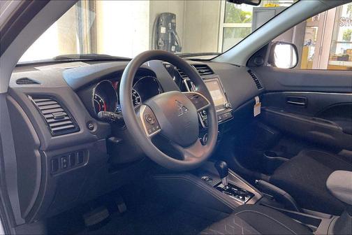 White Diamond 2027 Mitsubishi Outlander Sport 2.0 ES