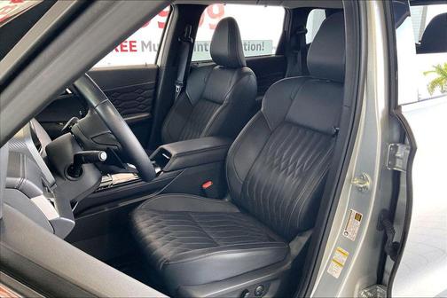 Alloy Silver Metallic 2025 Mitsubishi Outlander SEL