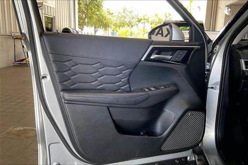 Alloy Silver Metallic 2025 Mitsubishi Outlander SEL