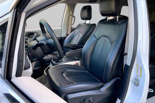 Bright White Clearcoat 2024 Chrysler Pacifica Touring L