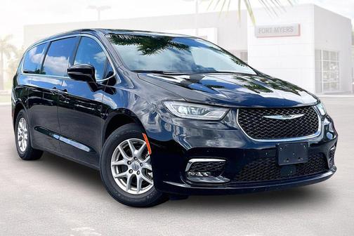 Diamond Black Crystal Pearlcoat 2025 Chrysler Pacifica L
