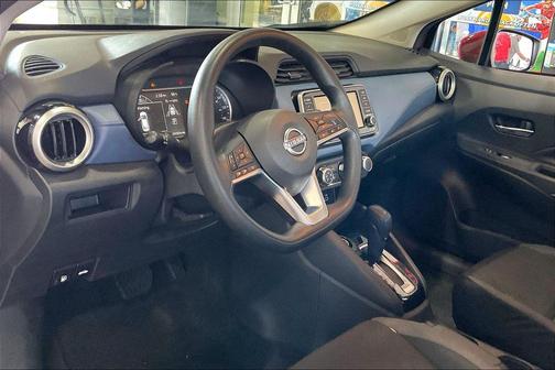 Scarlet Ember Tintcoat 2025 Nissan Versa 1.6 SV