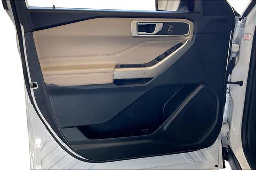 Oxford White 2023 Ford Explorer XLT
