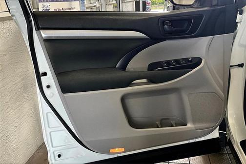 2019 Toyota Highlander LE I4