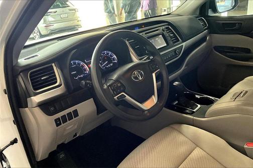 2019 Toyota Highlander LE I4