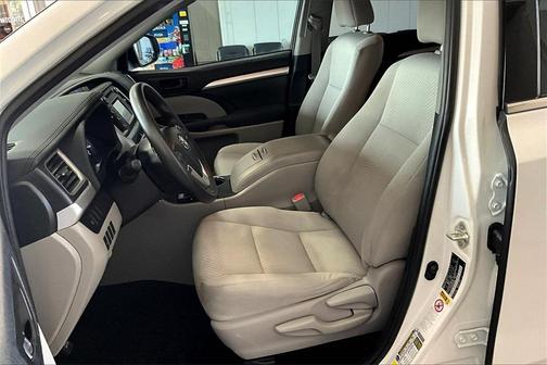 2019 Toyota Highlander LE I4