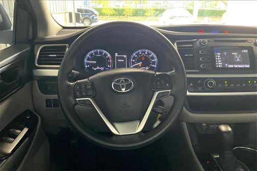 2019 Toyota Highlander LE I4