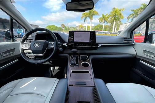 2021 Toyota Sienna LE