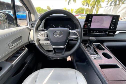 2021 Toyota Sienna LE