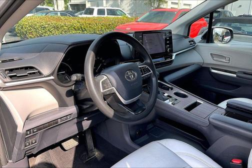 2021 Toyota Sienna LE