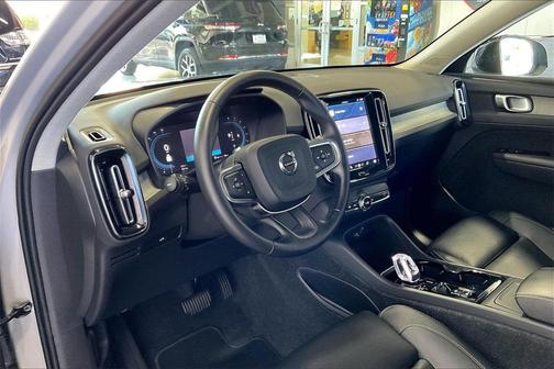 2025 Volvo XC40 B5 Plus Dark Theme