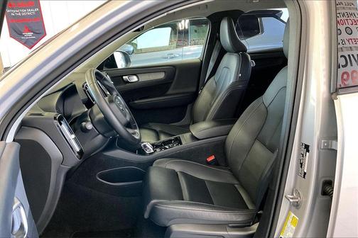 2025 Volvo XC40 B5 Plus Dark Theme