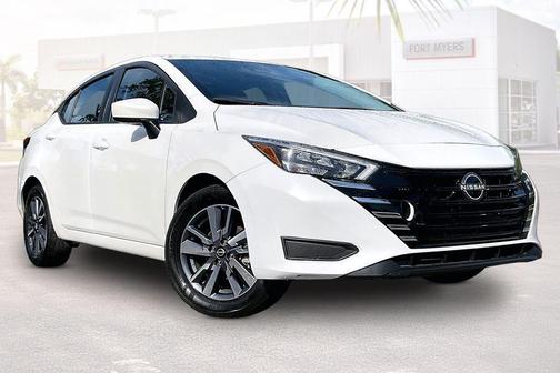 Aspen White Tricoat 2025 Nissan Versa 1.6 SV