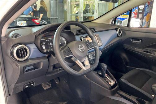 Aspen White Tricoat 2025 Nissan Versa 1.6 SV