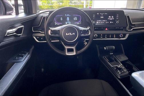 Everlasting Silver 2025 Kia Sportage LX