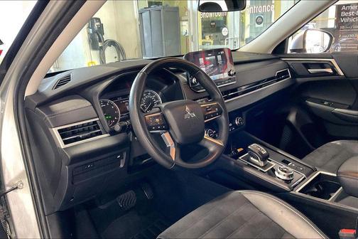 Cosmic Blue Metallic 2024 Mitsubishi Outlander SE