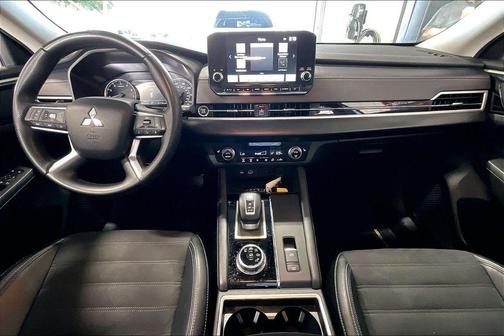 Cosmic Blue Metallic 2024 Mitsubishi Outlander SE
