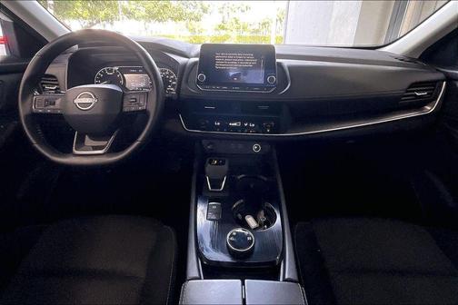 Everest White Pearl 2025 Nissan Rogue SV