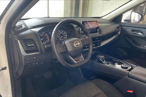 Everest White Pearl 2025 Nissan Rogue SV