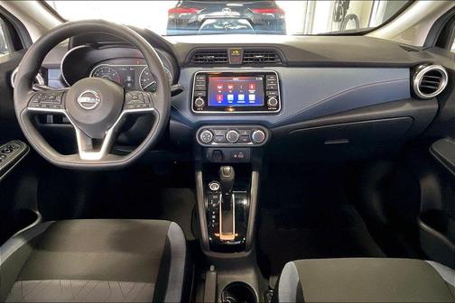 Super Black 2025 Nissan Versa 1.6 SV