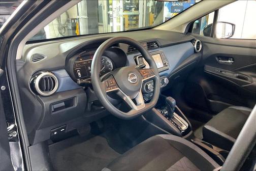 Super Black 2025 Nissan Versa 1.6 SV