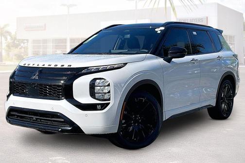 White Diamond With Black Roof 2026 Mitsubishi Outlander Black Edition