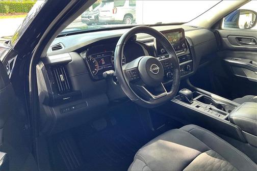 2024 Nissan Pathfinder SV FWD