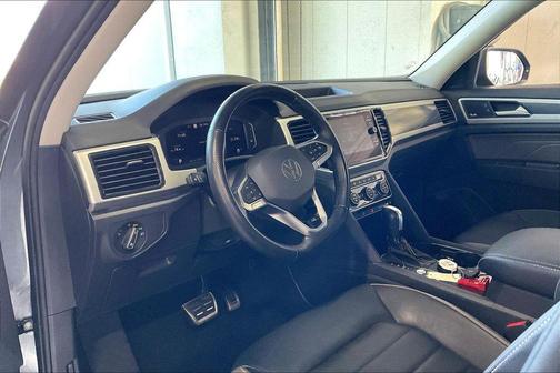 Platinum Gray Metallic 2023 Volkswagen Atlas 3.6L SEL Premium
