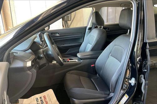 Super Black 2025 Nissan Altima 2.5 SV
