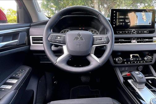 Red Diamond 2026 Mitsubishi Outlander SE