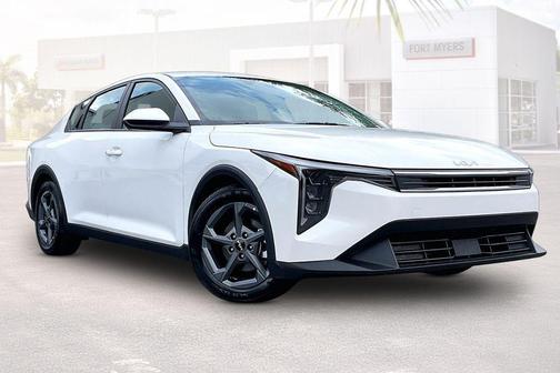 Snow White Pearl 2025 Kia K4 LXS