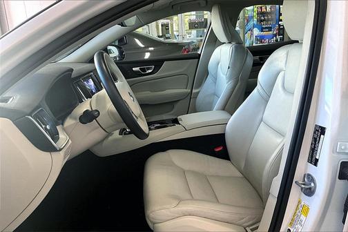 2024 Volvo S60 Recharge Plug-In Hybrid T8 Plus Dark Theme