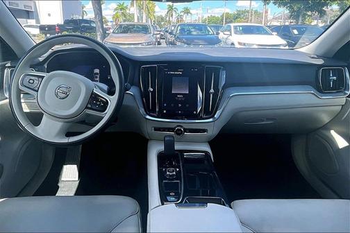 2024 Volvo S60 Recharge Plug-In Hybrid T8 Plus Dark Theme