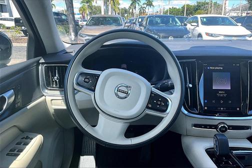 2024 Volvo S60 Recharge Plug-In Hybrid T8 Plus Dark Theme