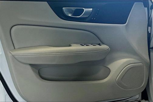 2024 Volvo S60 Recharge Plug-In Hybrid T8 Plus Dark Theme