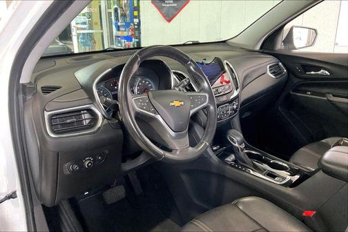 Iridescent Pearl Tricoat 2022 Chevrolet Equinox Premier w/1LZ