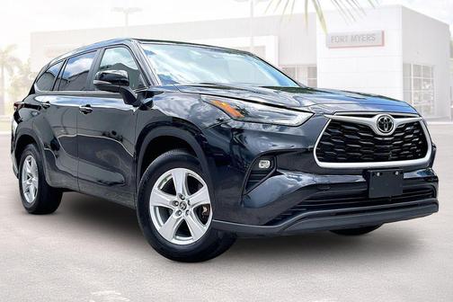 Midnight Black Metallic 2025 Toyota Highlander LE