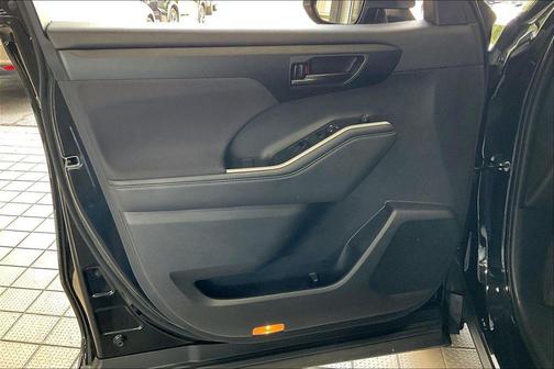 Midnight Black Metallic 2025 Toyota Highlander LE