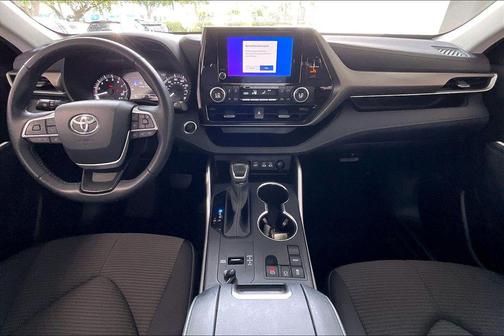Midnight Black Metallic 2025 Toyota Highlander LE