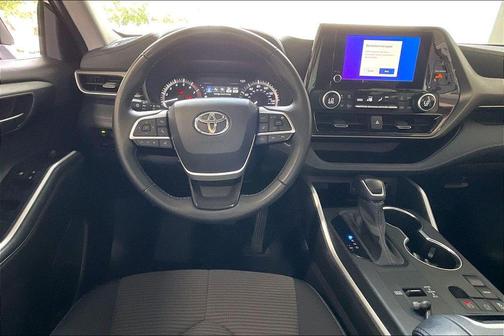 Midnight Black Metallic 2025 Toyota Highlander LE