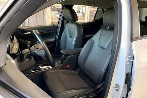 Summit White 2025 Buick Encore GX Preferred