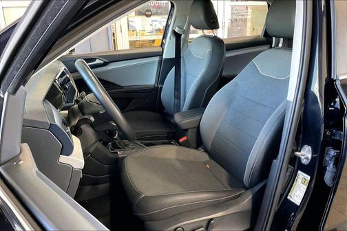 Platinum Gray 2024 Volkswagen Taos 1.5T SE