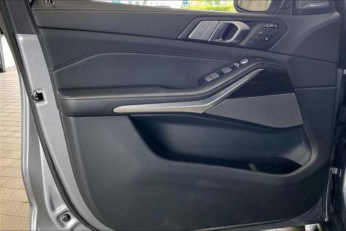 White 2026 BMW X7 xDrive40i