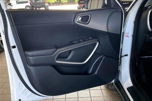 Snow White Pearl 2025 Kia Soul LX