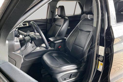 Black Metallic 2023 Ford Explorer Limited
