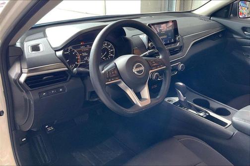 Glacier White 2025 Nissan Altima 2.5 SV