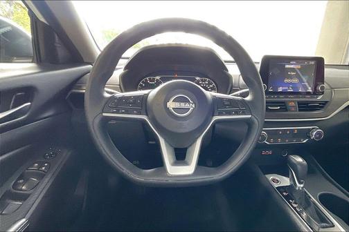 Glacier White 2025 Nissan Altima 2.5 SV