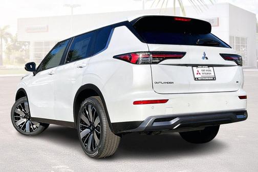 White Diamond 2026 Mitsubishi Outlander SE 1.5T 2WD
