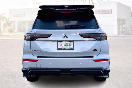White Diamond With Black Roof 2026 Mitsubishi Outlander TRAIL EDITION S-AWC