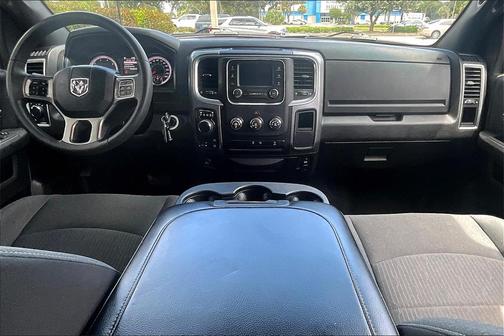 2024 RAM 1500 Classic Warlock Crew Cab 4x4 5'7' Box
